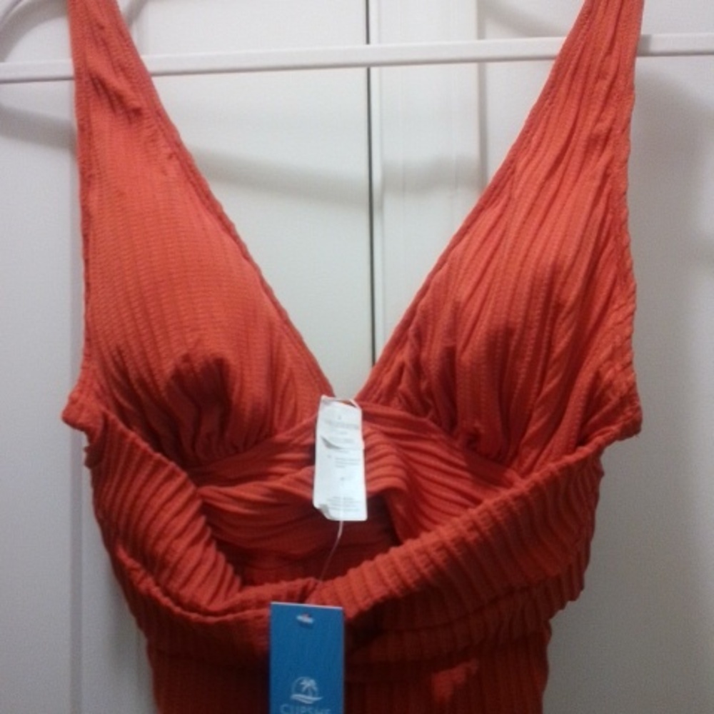 NWT Cupshe Ribbed One-Piece Plunge Ruffled Tummy Swimsuit - Picture 3 of 4